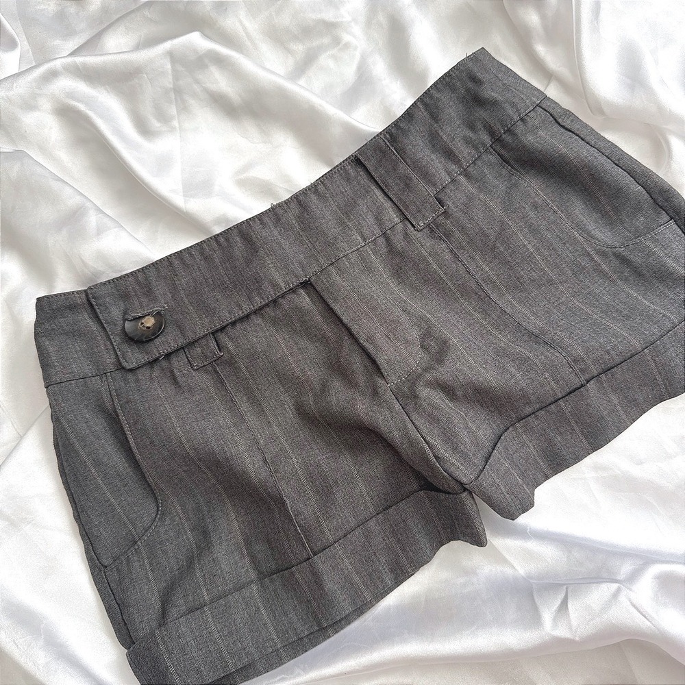 Papaya Gray Pinstripe Cuffed Dress Shorts Size Small Y2K Office Wear